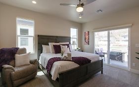 Peekaboo Canyon-4Bed, 3Bath, Hot Tub, Deck